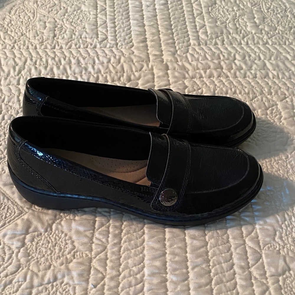 Clarks Women's Glossy Black Flats